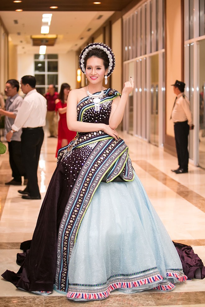 21 tuồi, Thanh Thanh còn gây chú ý khi sở hữu gương mặt khả ái, cao 1m69
