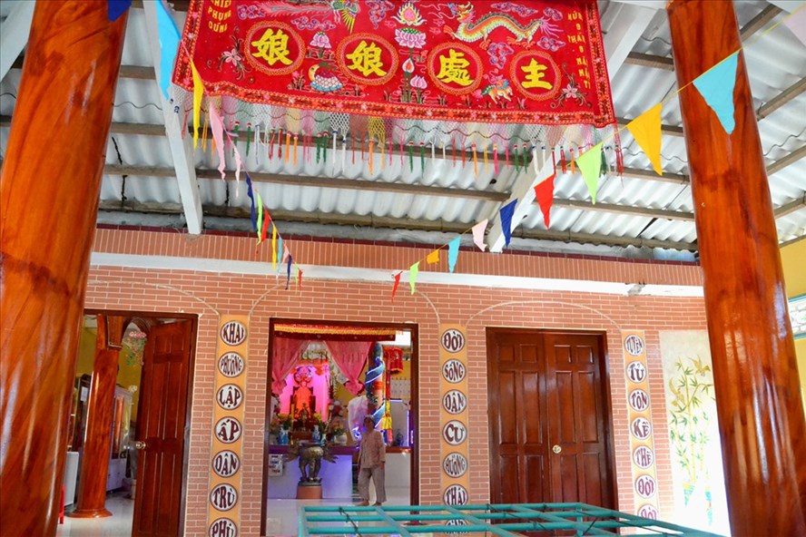 Miếu Bà Cố Chủ Hòn.