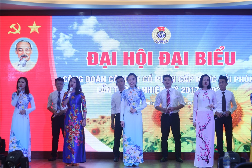 Tiết mục văn nghệ chào mừng Đại hội Đại biểu Công đoàn Cty CP Cấp nước Hải Phòng. Ảnh TV