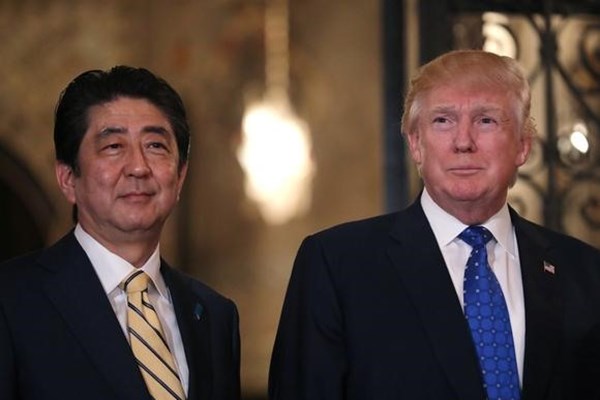 Ông SHINZO ABE đích thân chọn nhà hàng thiết đãi ông DONALD TRUMP