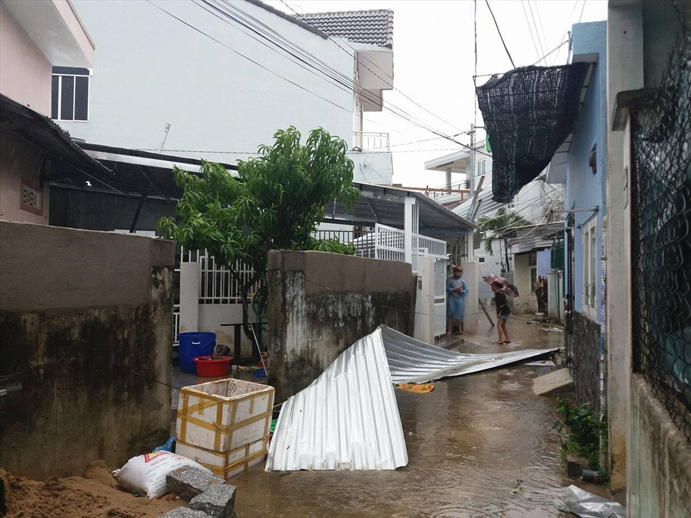 Hàng vạn ngôi nhà bị bay tole. tốc mái