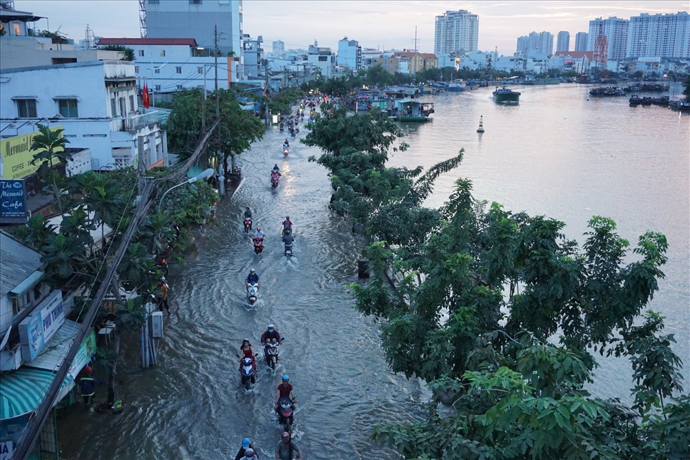 Đường Trần Xuân Soạn nhìn từ trên cao không khác gì một dòng sông.