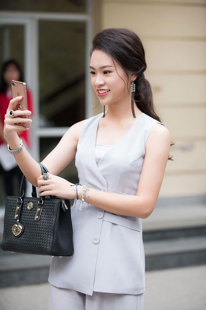 Tham gia cuộc thi Hoa hậu Việt Nam 2016, Ngọc Vân là một trong những người đẹp xuất thân từ trường Đại học Ngoại thương đã mang lại niềm tự hào cho mái trường này, vì không những sở hữu nhan sắc xinh đẹp mà còn có nền tảng học vấn vô cùng ấn tượng.