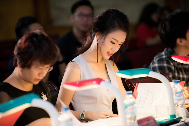 Chính vẻ đẹp hài hoà giữa trí tuệ và nhan sắc đã khiến Ngọc Vân được yêu mến mời ngồi vào vị trí giám khảo của cuộc thi Duyên dáng Ngoại thương năm nay.
