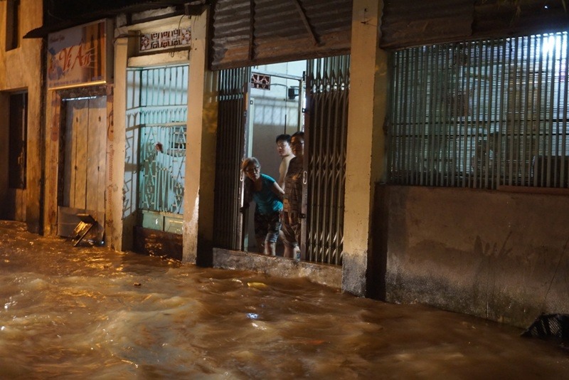 Người dân sống khu vực này cho biết đây là lần ngập nặng nhất kể từ đầu năm do triều cường.