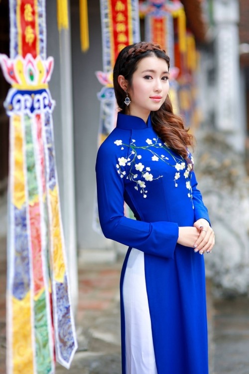 Nhan sắc ngọt ngào của Khánh Linh