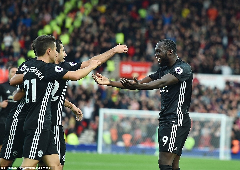 Lukaku (phải) có liên tiếp những bàn thắng trong tháng 8 và tháng 9. Ảnh: BPI.
