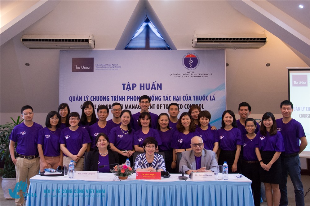 Ảnh chụp tập thể giảng viên và học viên khóa tập huấn