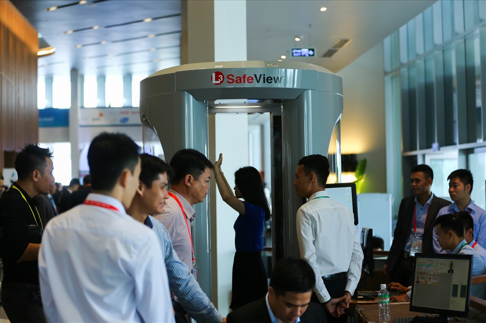 Nhiều máy móc hiện đại phục vụ công tác đảm bảo an ninh được đưa vào phục vụ.