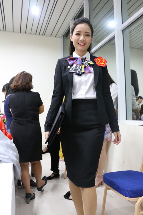 Dù với trang phục nào thì Hồng Anh vẫn rất xinh đẹp, trẻ trung. Ảnh: NV