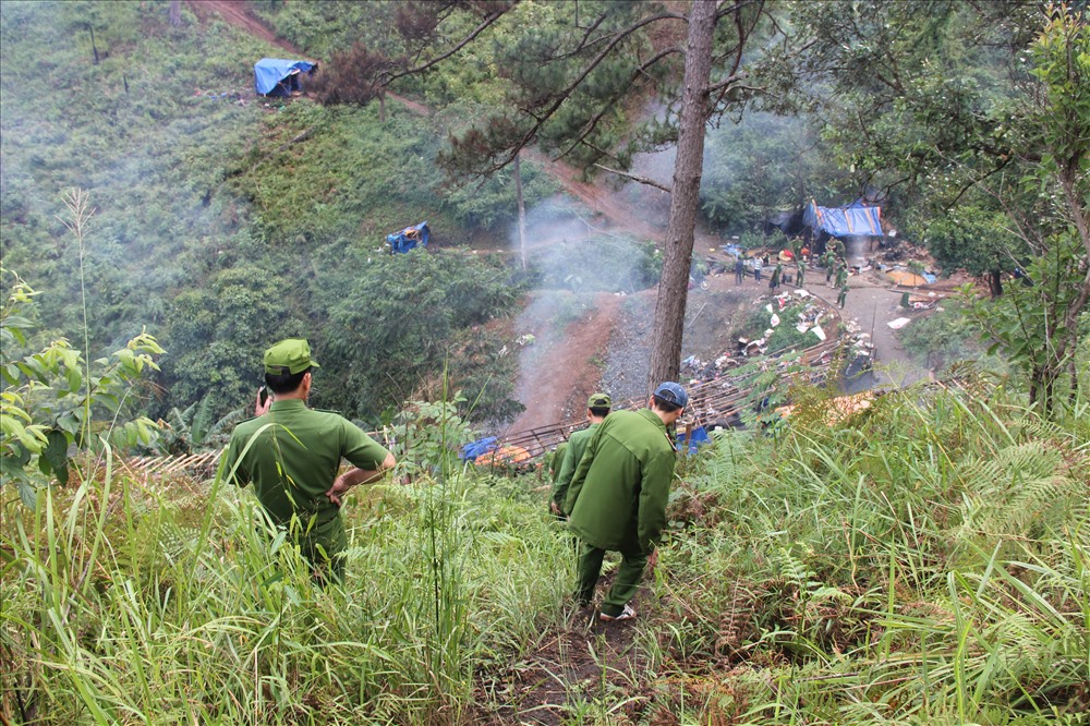 Tháo dở toàn bộ các lán trại của thiết tặc