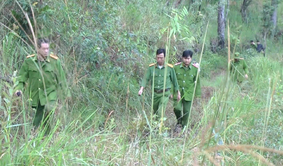 Công an đã tiến hành tháo dỡ lán trại, giàn rung... của thiết tặc tại khu vực Núi Cao