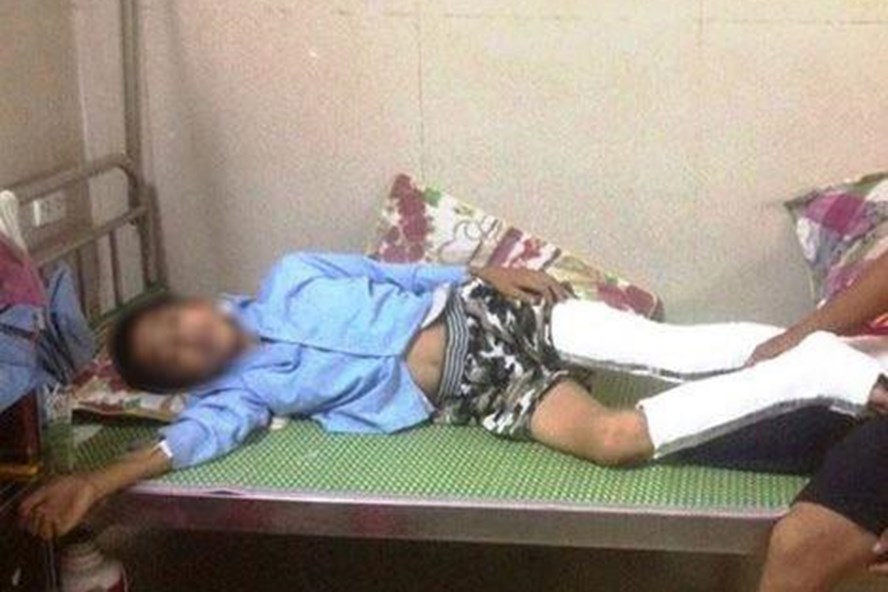 Em Trần Đức Q. hiện đang nằm điều trị tại Bệnh viện Đa khoa tỉnh Ninh Bình. Ảnh: Nguyễn Trường