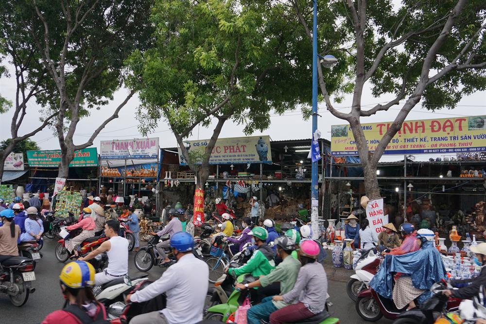 ki ốt quanh sân bay Tân Sơn Nhất xả hàng
