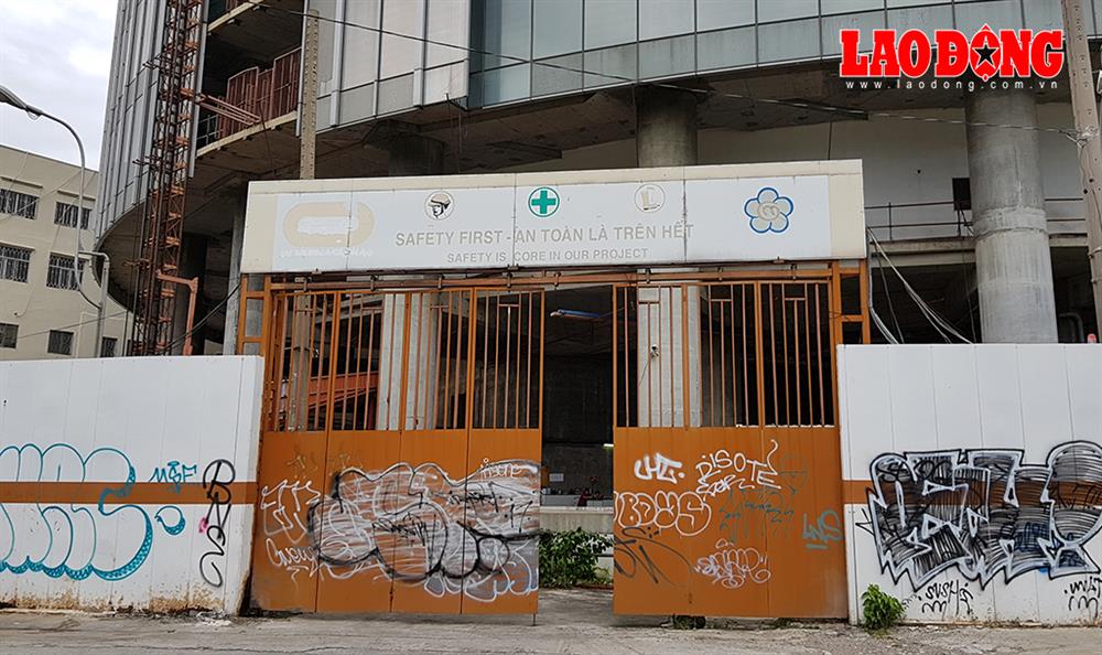 Tuy nhiên, vào ngày 21.8 vừa qua, tòa nhà bị VAMC thu giữ để đảm bảo số nợ lên đến hơn 7000 tỉ đồng theo Nghị quyết 42 về xử lý nợ xấu. Ảnh: Trường Sơn