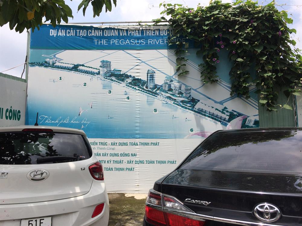 Cửa chính vào dự án đã