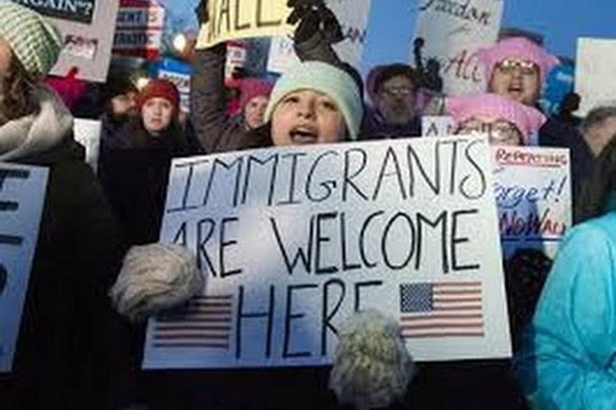 Tuần hành ủng hộ người nhập cư tại Mỹ. Ảnh: TL