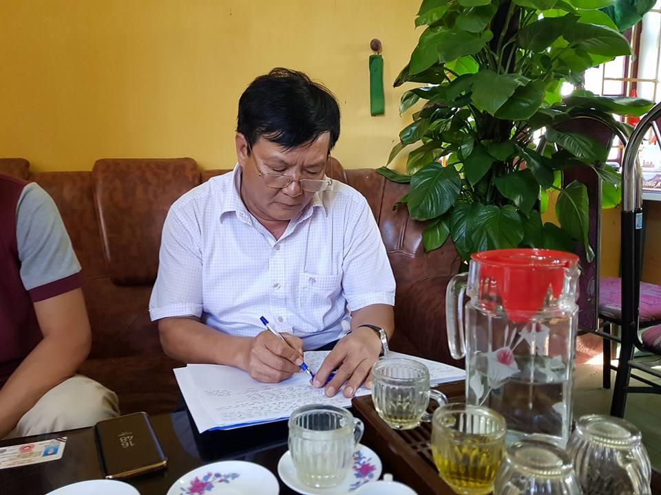 Ông Lê Quang Kỳ - Chủ tịch UBND xã Quảng Yên thì cho hay, kêu mãi mà chẳng cấp nào sửa lại cống. Ảnh: X.H