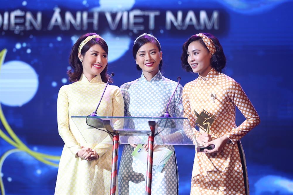 Thời trang áo dài “Cô Ba Sài Gòn“. Ảnh: T.L