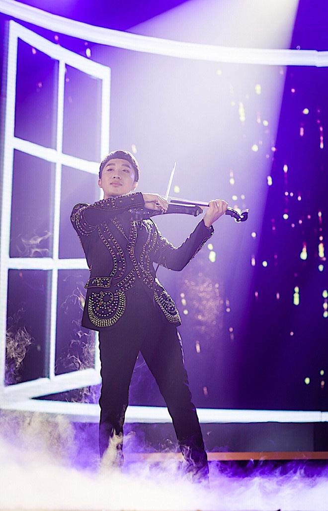 Anh từng chia sẻ: “Thay vì chạy 10 show thì tôi chỉ nhận 1 show và tập trung cho show đó. Khi nhận lời biểu diễn, tôi không tải beat trên mạng xuống như nhiều nhạc công khác, tôi có sáng tác riêng và luôn là âm nhạc mới 100%”.