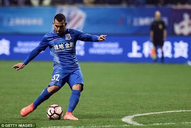 Tevez đang trải qua những tháng ngày đen tối tại Trung Quốc. Ảnh: Getty.