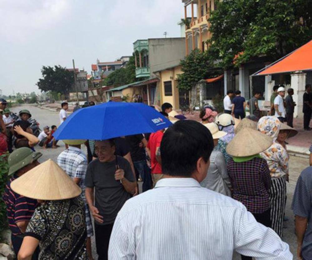 Sự việc thu hút đông đảo sự theo dõi của người dân.