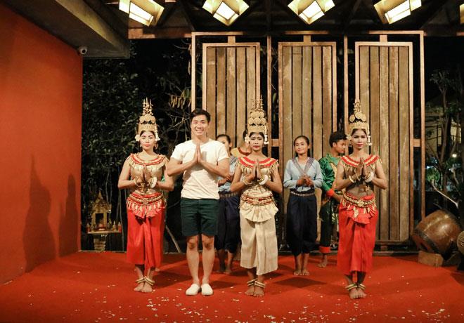 Ở Siem Reap khoảng 350 ngàn (15 USD/đêm) cho khách sạn hoặc nhà nghỉ có wifi, chỗ ở sạch sẽ, bao gồm bữa sáng. 2 đêm khoảng 700 ngàn.