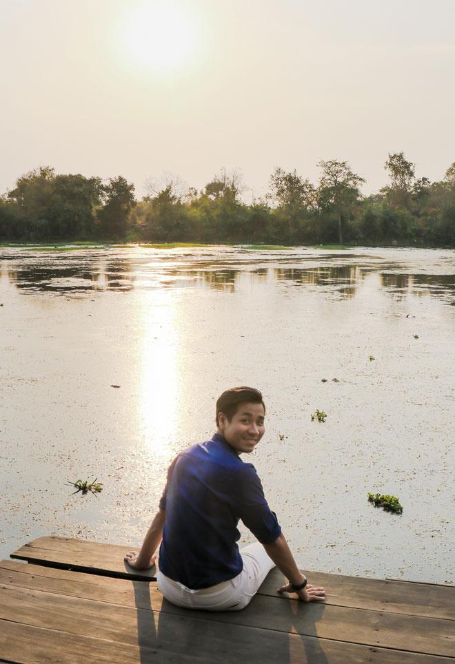 Ngoài ra Nguyên Khang còn ghé thăm Tonle Sap: hồ nước lớn nhất Đông Nam Á, nối với sông Mekong qua đường sông Tonle Sap ở Phnom Penh. Vào mùa mưa, nước sông Mekong chảy mạnh đến mức đẩy ngược dòng nước sông Tonle Sap, tăng đáng kể lượng nước trong hồ.