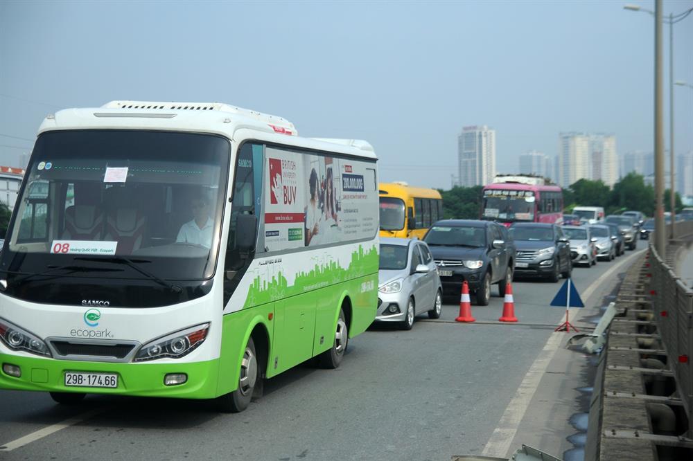 Dù vậy phía làn bên kia đường cao tốc vành đai 3 vẫn