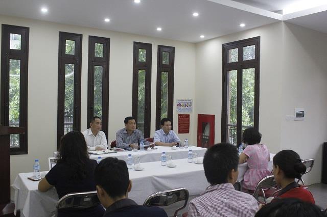 Buổi tọa đàm có sự tham gia của giám đốc bảo tàng Nguyễn Anh Minh cùng ông Nguyễn Quý Phương - Vụ trưởng Vụ Lữ hành (giữa). Ảnh: Hiền Đức
