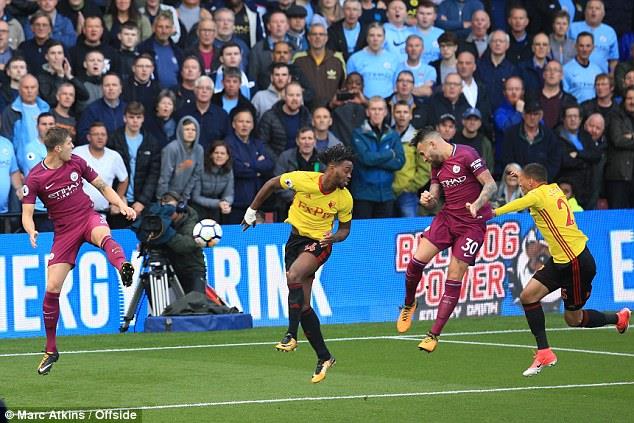 Cú đánh đầu thành bàn của Otamendi (thứ hai từ phải sang). Ảnh: Offside.