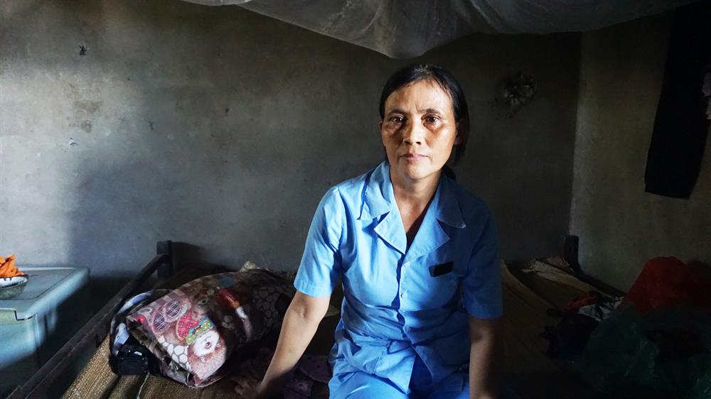 Cô Phan Thị Xuân, đến khi hết tuổi lao động, vẫn chưa đủ năm đóng BHXH. Ảnh: QĐ