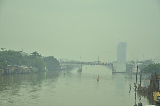 Các phương tiện di chuyển trên cầu Chữ Y sáng nay.