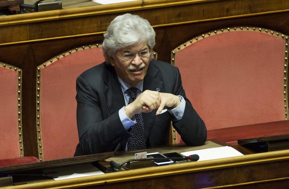 Antonio Razzi là chính trị gia nổi tiếng tại Ý. Ảnh: REX.