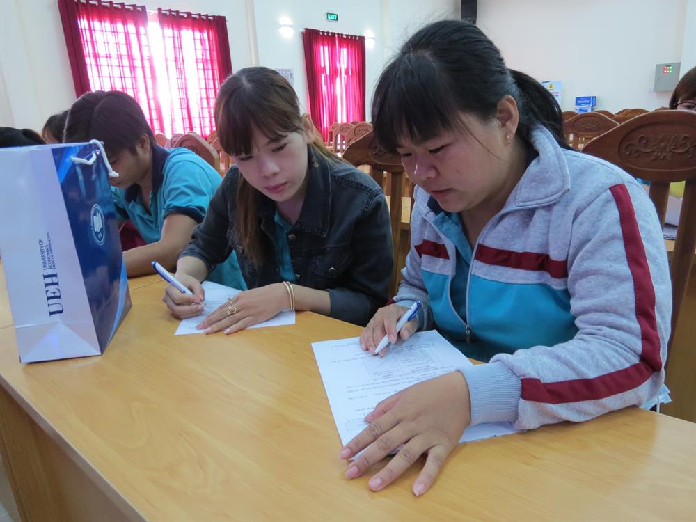 CNLĐ tham khảo các thông tin tuyển sinh - Ảnh: L.T