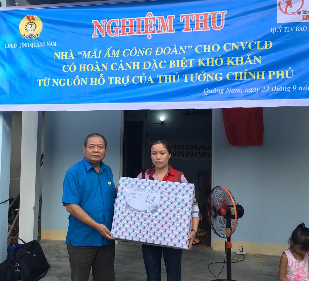Trao hai "Mái ấm Công đoàn" từ quà của Thủ tướng Chính phủ cho công nhân Quảng Nam