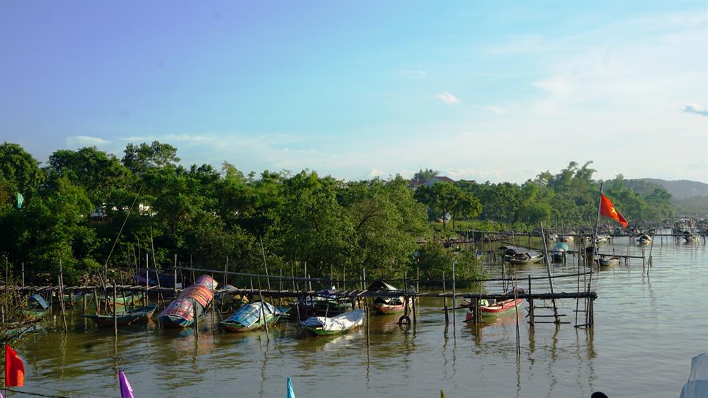 Phong cảnh sông nước sông Lam. Ảnh: PV