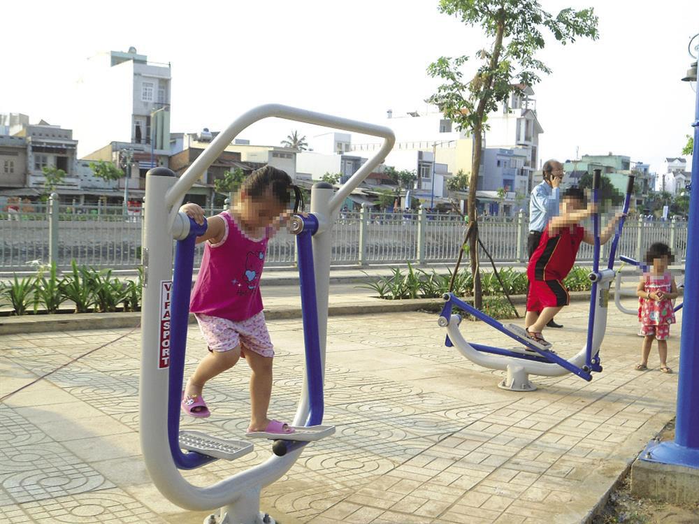 Trẻ em nên tăng cường vận động, tập thể dục phù hợp để tránh bị béo phì, bệnh tật. Ảnh: M.QUÂN