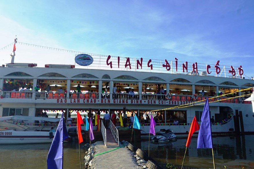 Du thuyền “Giang Đình cổ độ” có sức chứa 340 du khách