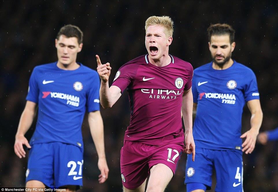 De Bruyne (giữa) đã mang lại niềm vui cho các CĐV Man City. Ảnh: Getty Images.