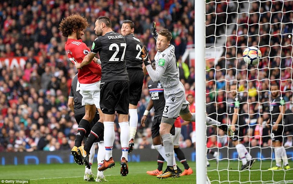 Fellani (áo đỏ) trong pha ghi bàn nâng tỷ số lên 3-0. Ảnh: Getty Images.