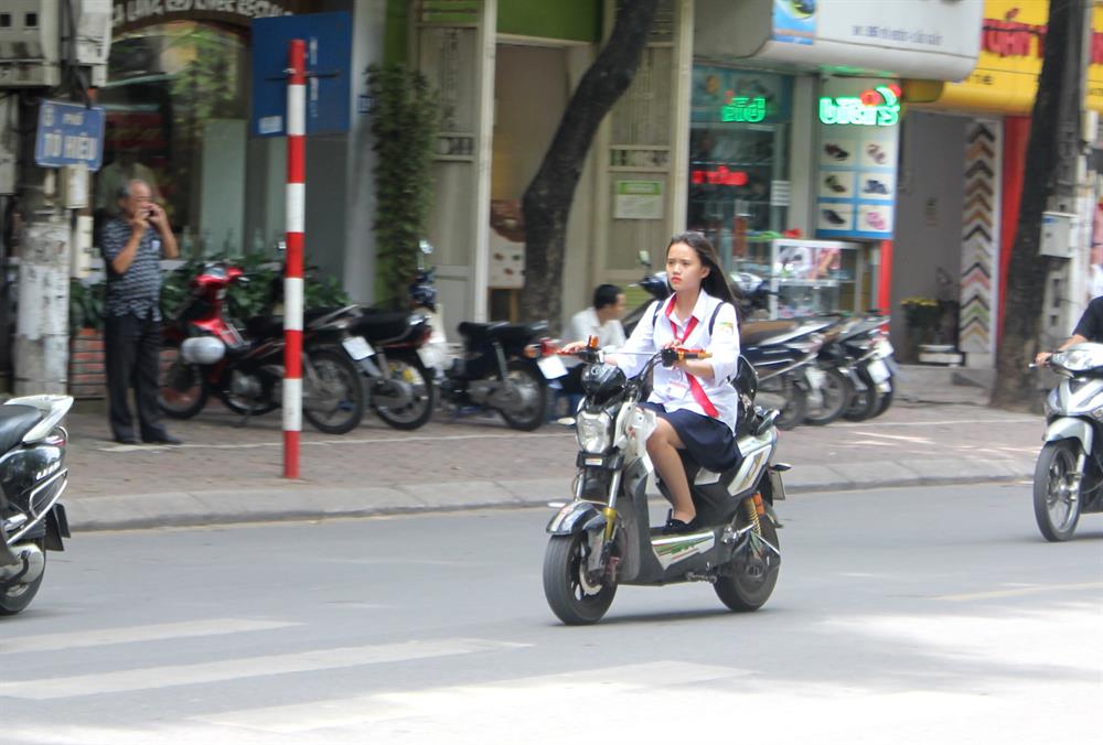 hoc-sinh-sinh-vien-vi-pham-luat-giao-thong