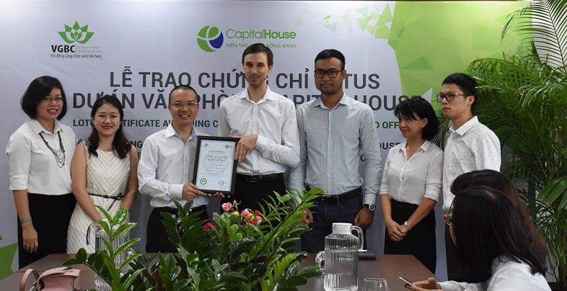 Ông Trịnh Tùng Bách - Giám đốc Ban Nghiên cứu và Phát triển Capital House phát biểu tại Lễ trao chứng chỉ LOTUS