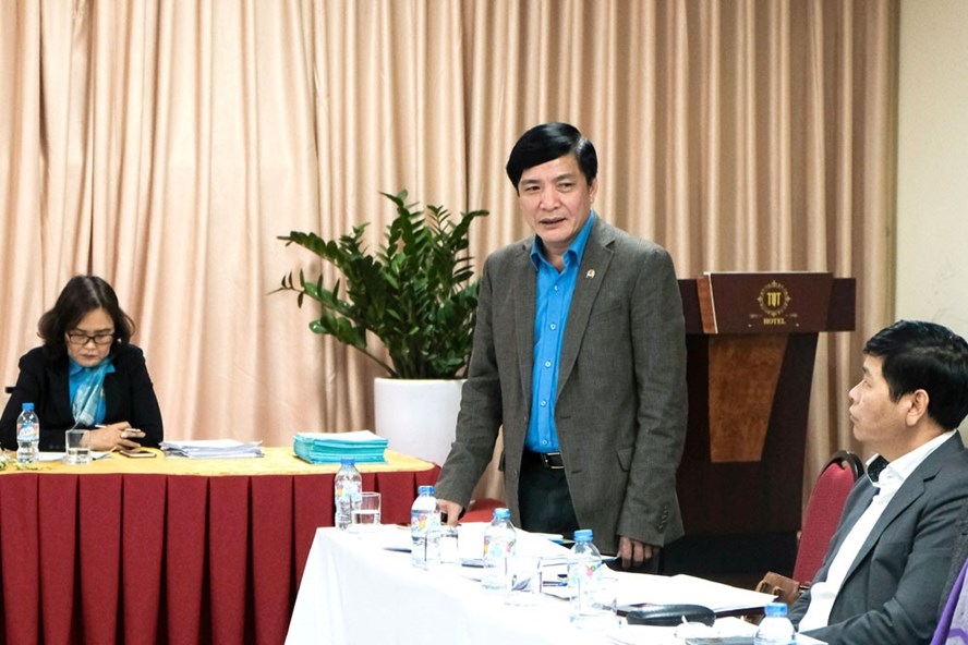 Đồng chí Bùi Văn Cường - Ủy viên TƯ Đảng, Chủ tịch Tổng LĐLĐVN - thảo luận tại tổ 1. Ảnh: Sơn Tùng.