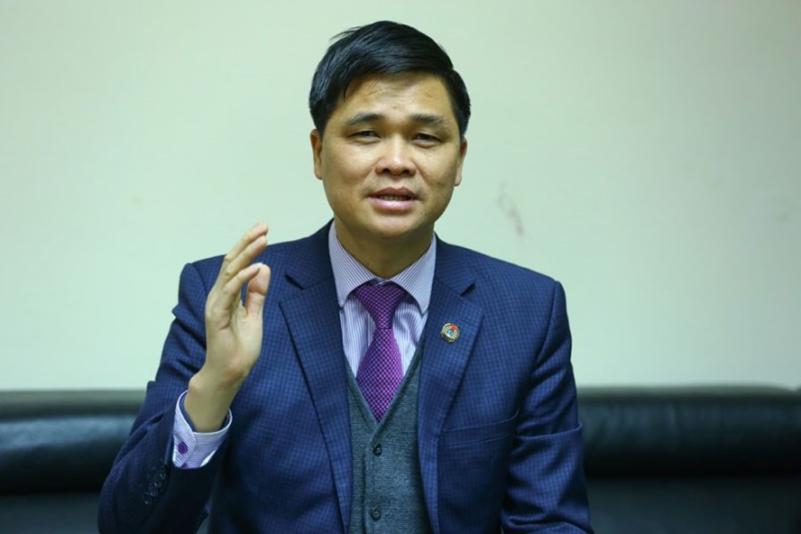 Đồng chí Ngọ Duy Hiểu - Đại biểu Quốc hội, Ủy viên Đoàn Chủ tịch, Trưởng ban Quan hệ Lao động, Tổng LĐLĐVN - trao đổi với PV Báo Lao Động. Ảnh: S.TÙNG