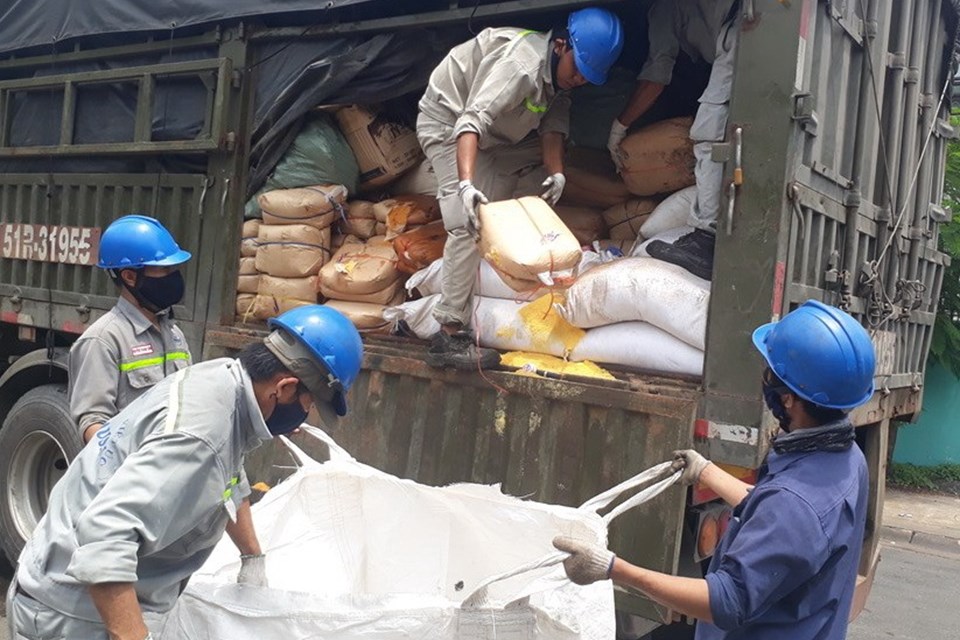 Quyết liệt vào cuộc chống hàng giả, hàng nhái Quyết liệt vào cuộc chống hàng giả, hàng nhái