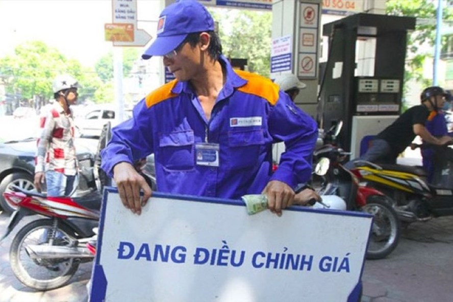 Giá xăng dầu cao nhất từ nhiều năm trở lại đây: Tránh tác động kép, cần lùi thời điểm tăng thuế môi trường - ảnh 1 Giá xăng dầu cao nhất từ nhiều năm trở lại đây: Tránh tác động kép, cần lùi thời điểm tăng thuế môi trường - ảnh 1