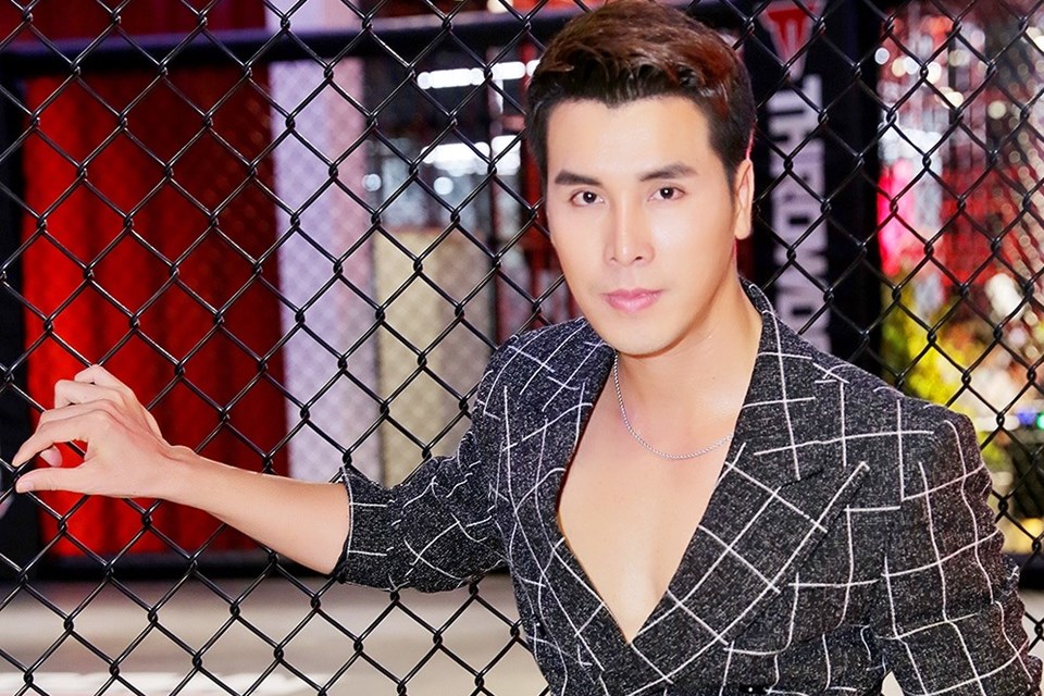 Á vương Hoàng Phi Kha gây chú ý trên thảm đỏ Á vương Hoàng Phi Kha gây chú ý trên thảm đỏ