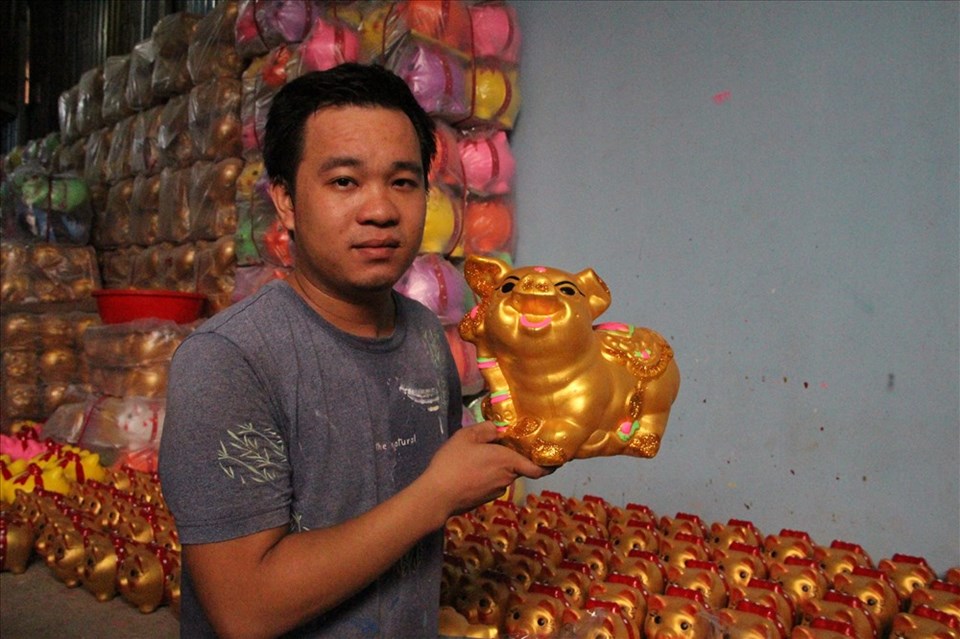 Sản phẩm gốm độc đáo từ đất sét. Sản phẩm gốm độc đáo từ đất sét.