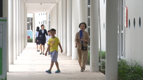 Trường Đoàn Thị Điểm nói gì về hàng trăm học sinh nghỉ học vì buồn nôn, đau đầu, tiêu chảy